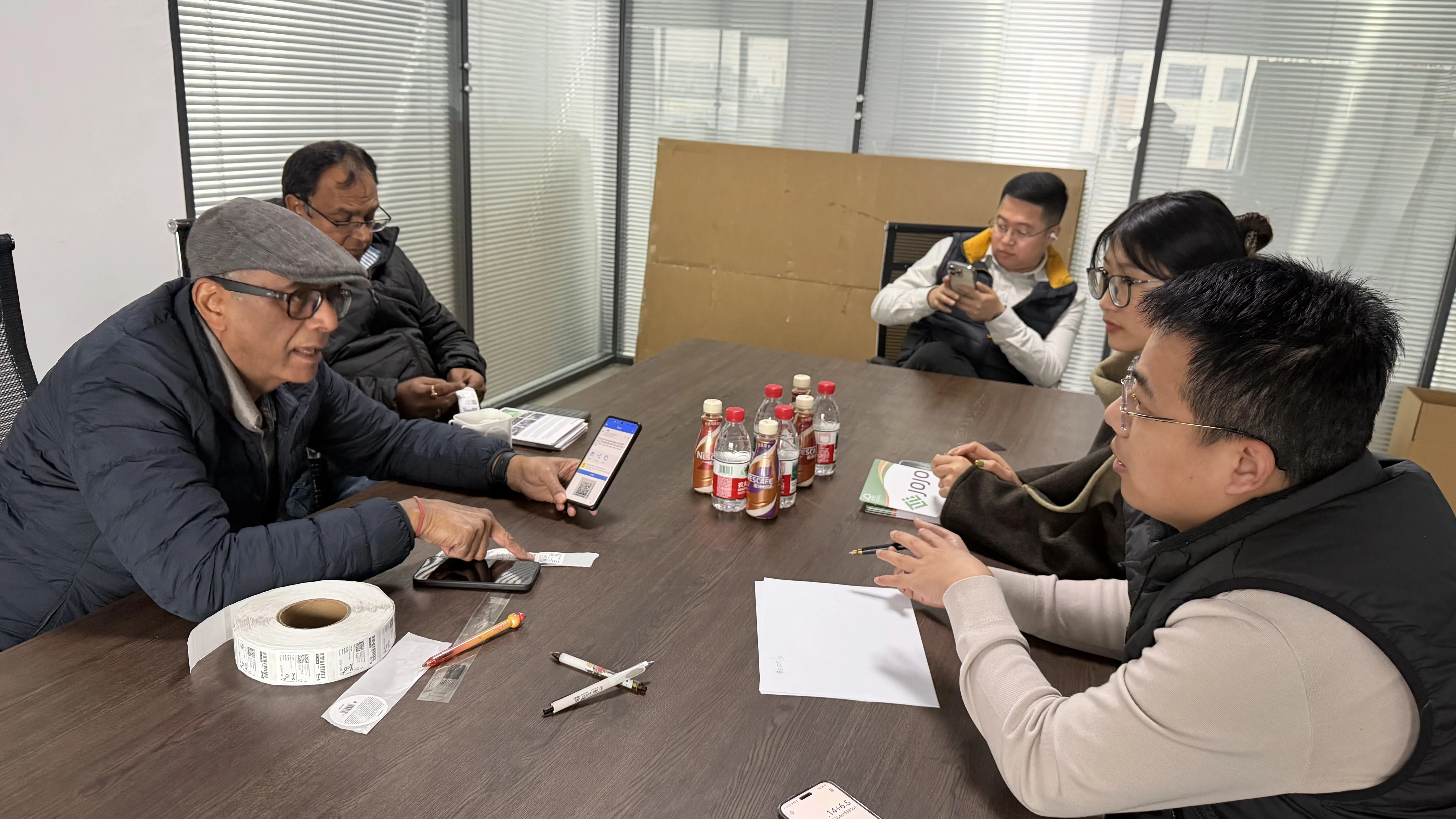 Nuoširdžiai sveikiname klientus apsilankyti mūsų gamykloje