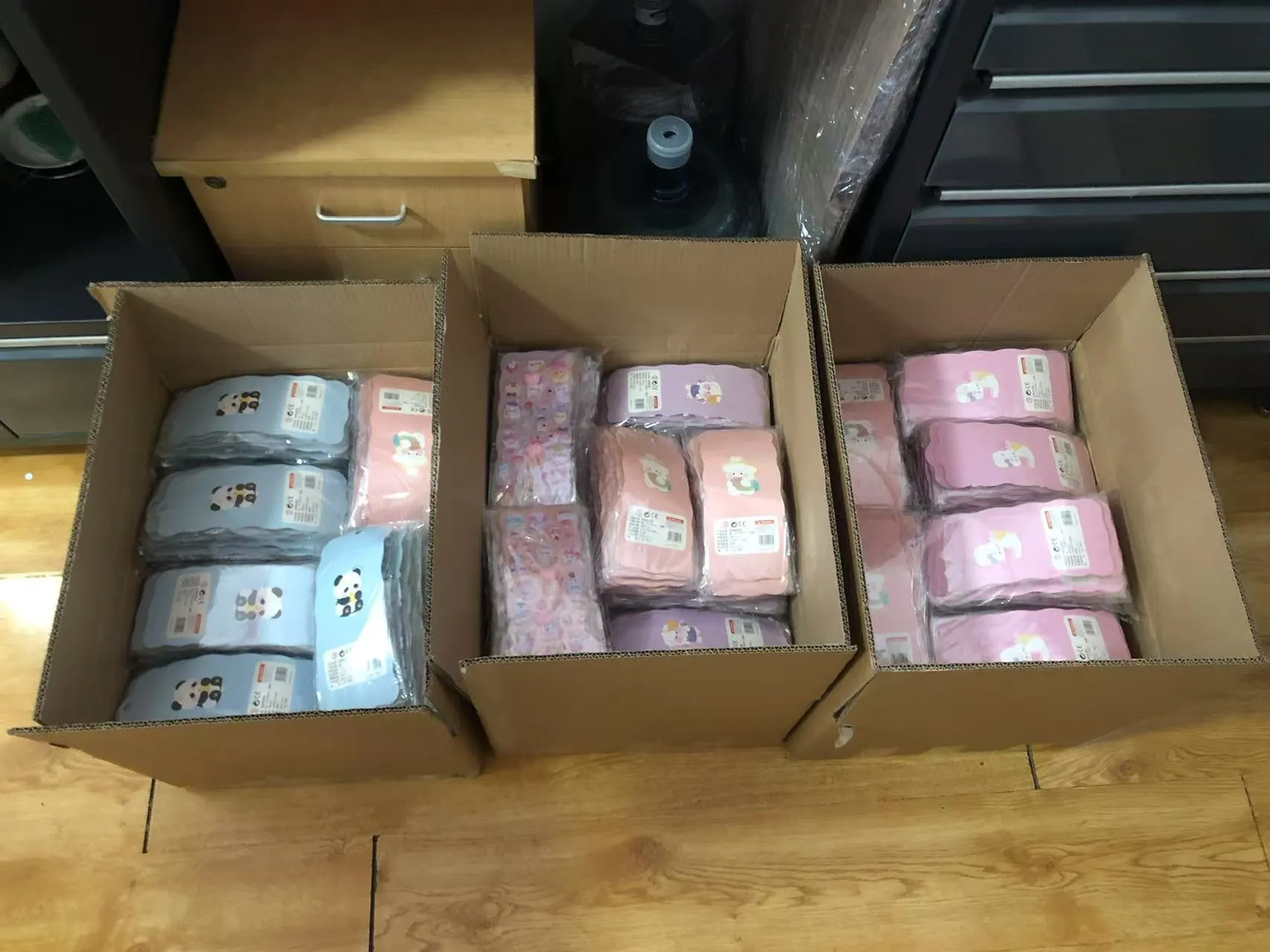 Ar jums patinka suspaudžiami užpakalio formos lipdukai?